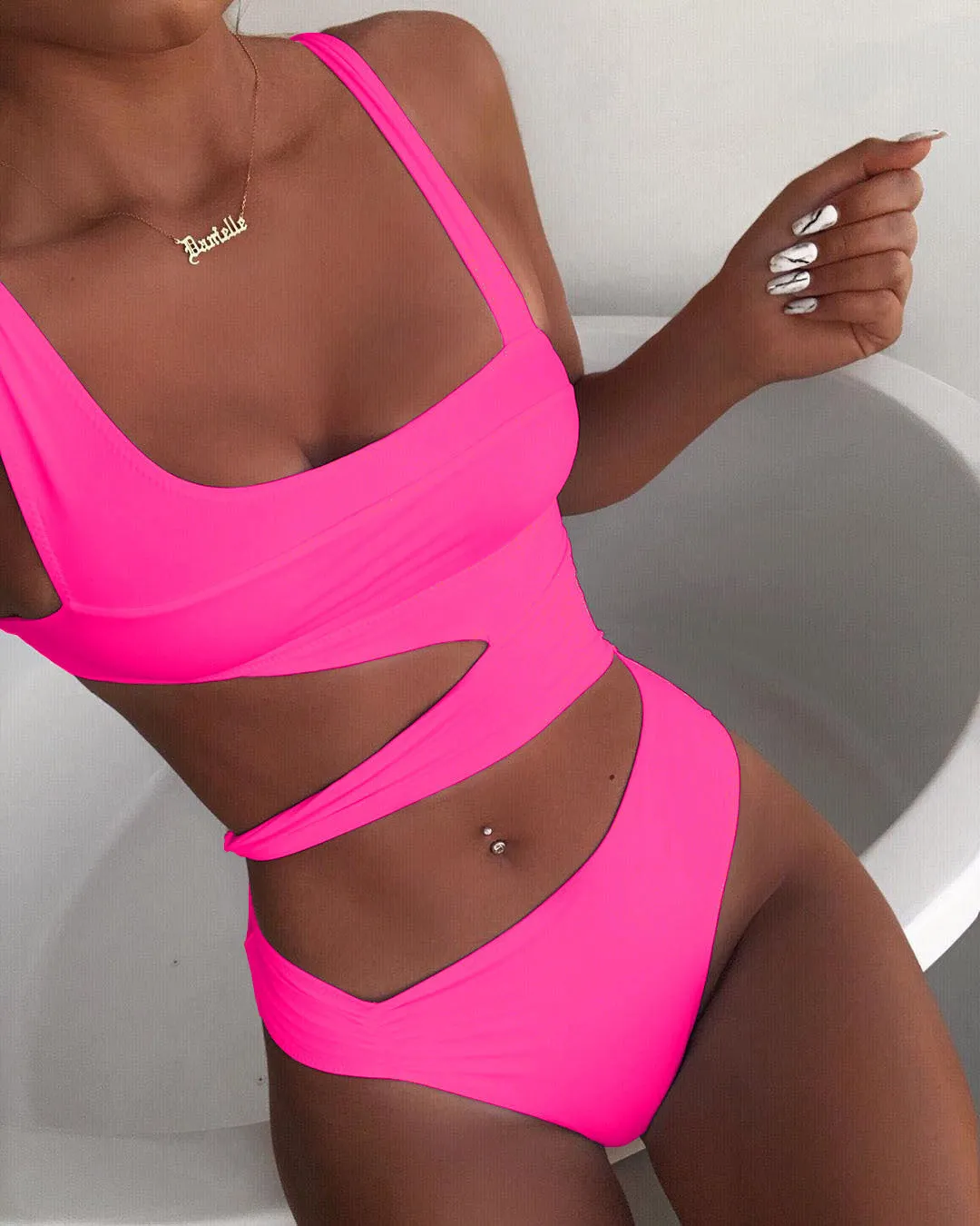 Solid colour one-piece swimsuit