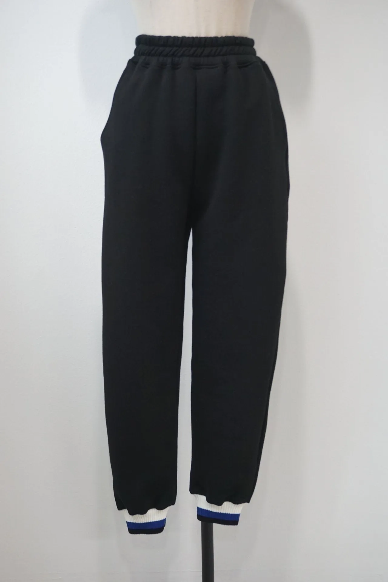 SWEATPANTS WITH STRIPE DETAIL